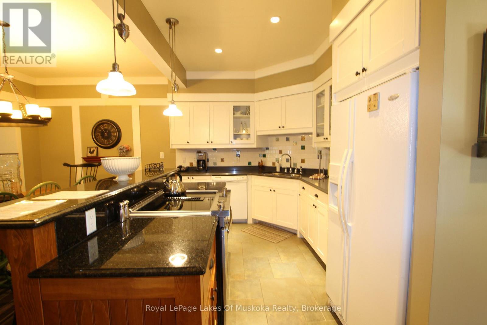 












V 7 W 6 - 1020 BIRCH GLEN ROAD

,
Lake of Bays (Mclean),




Ontario
P0B1A0

