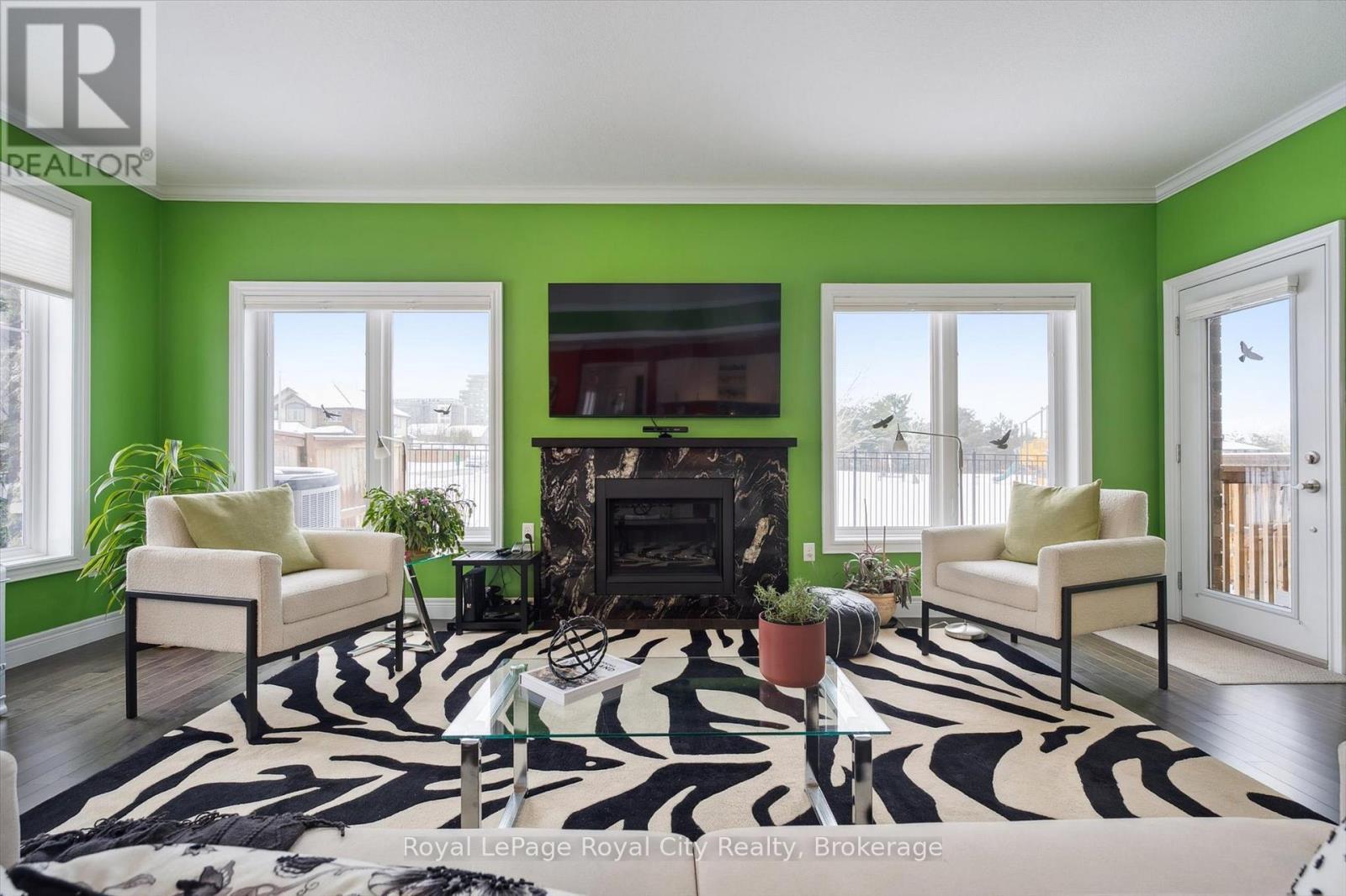 












1 - 39 KAY CRESCENT

,
Guelph (Pineridge/Westminster Woods),




Ontario
N1L0N5

