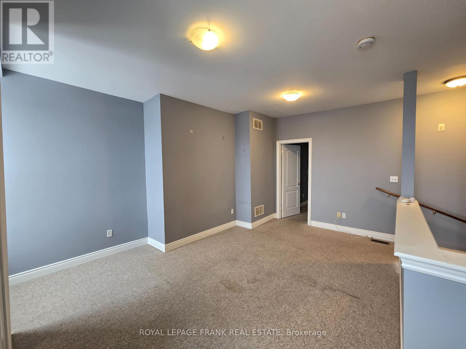 












208 - 54 KING STREET E

,
Clarington (Bowmanville),




Ontario
L1C1N3

