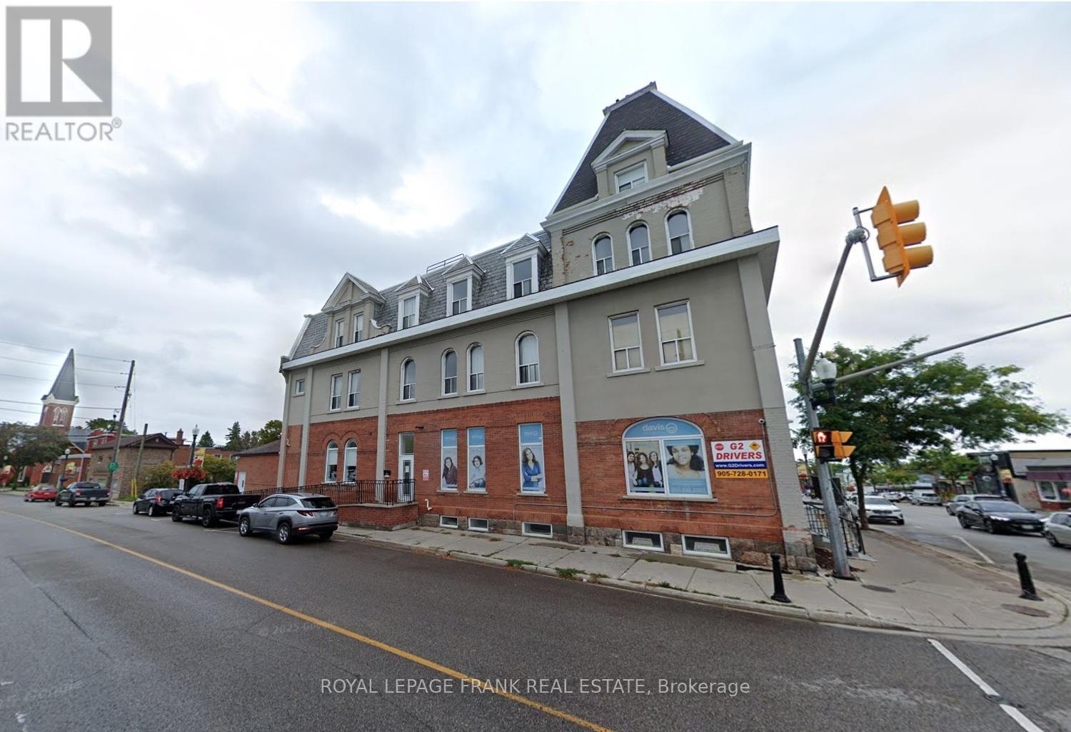 












208 - 54 KING STREET E

,
Clarington (Bowmanville),




Ontario
L1C1N3

