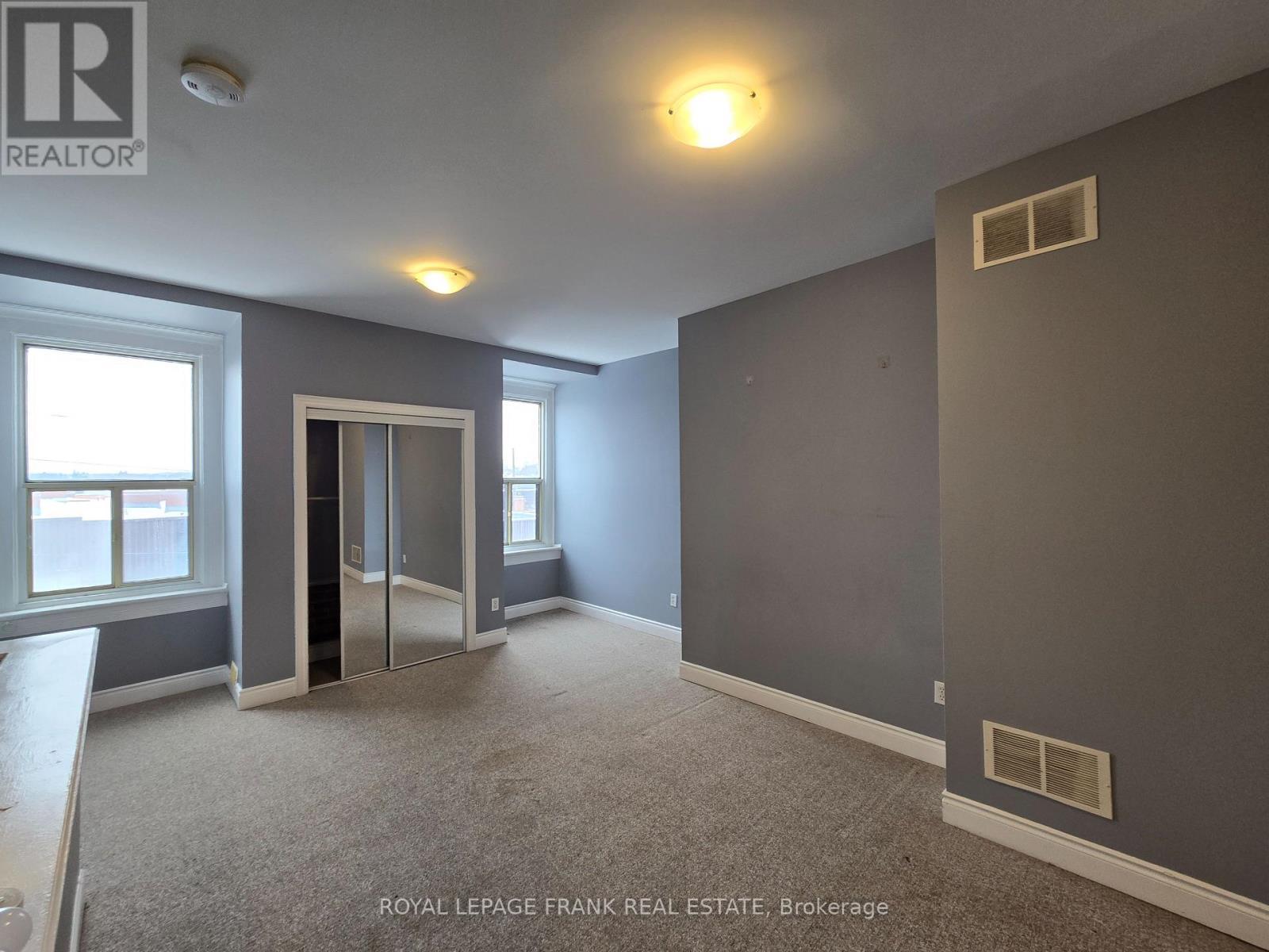 












208 - 54 KING STREET E

,
Clarington (Bowmanville),




Ontario
L1C1N3

