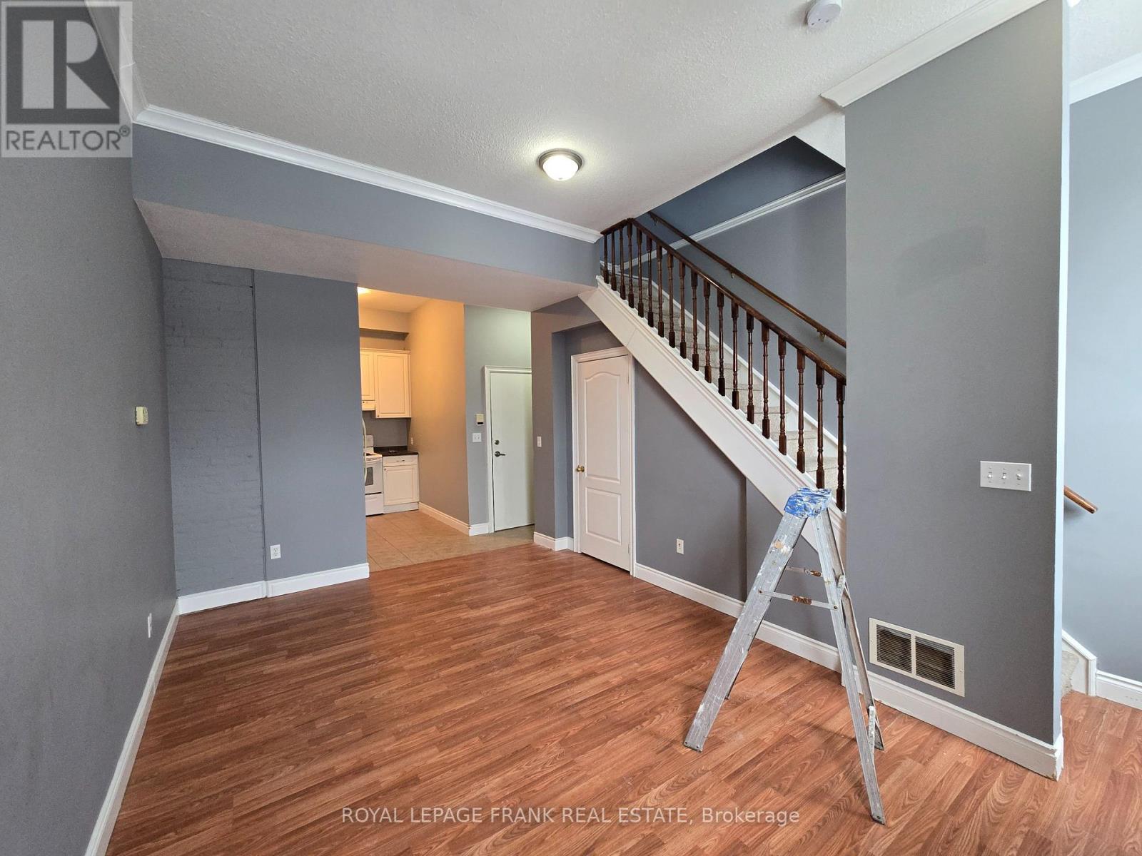 












208 - 54 KING STREET E

,
Clarington (Bowmanville),




Ontario
L1C1N3

