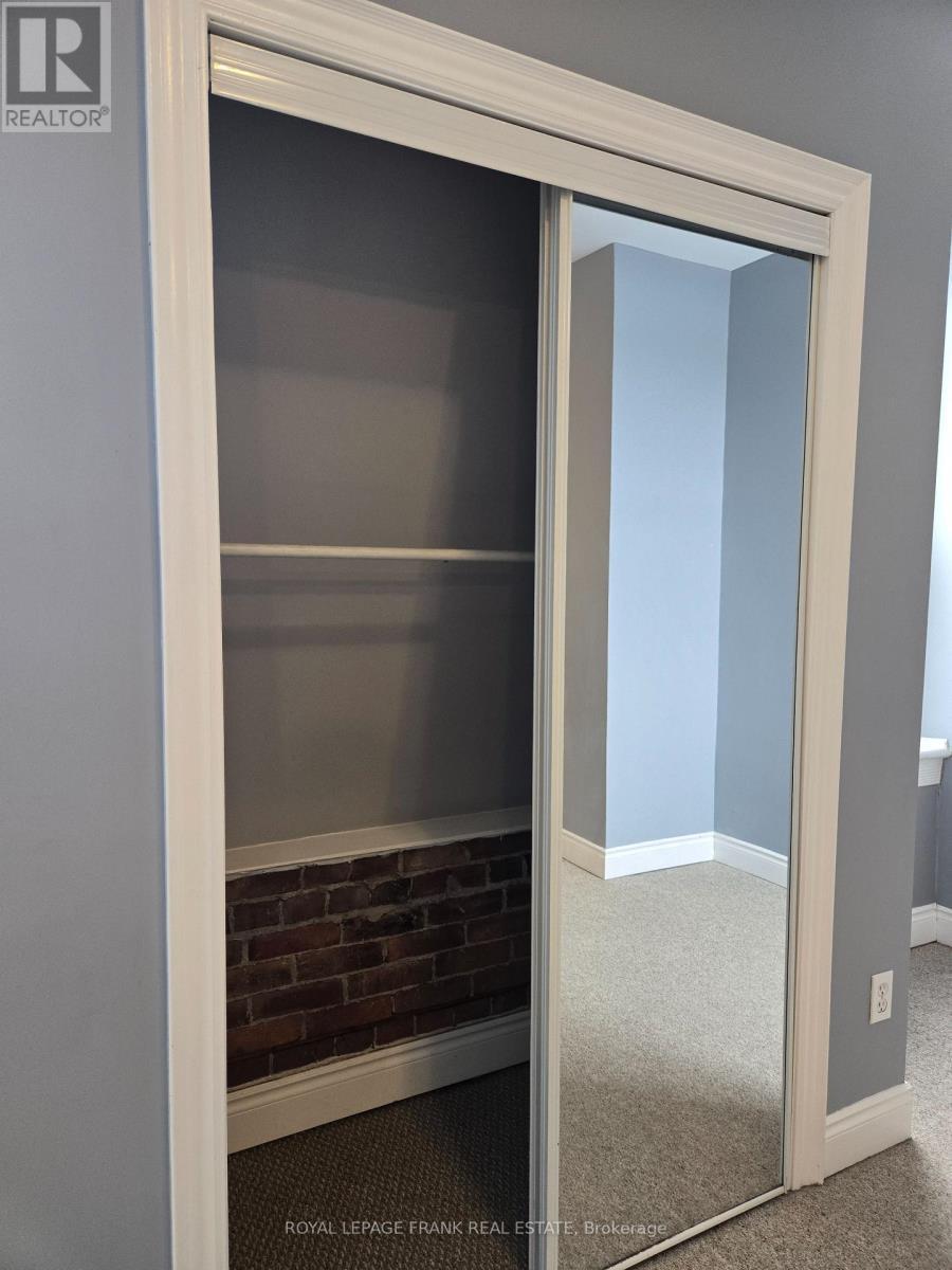 












208 - 54 KING STREET E

,
Clarington (Bowmanville),




Ontario
L1C1N3

