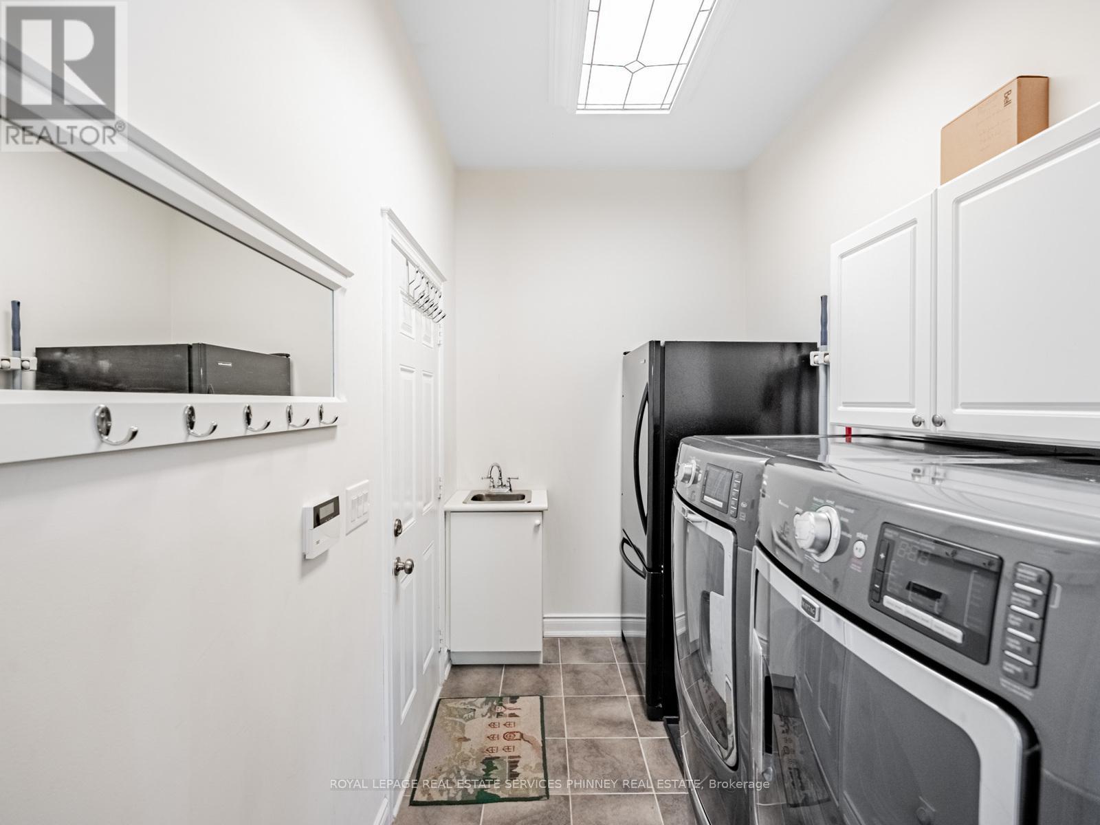 












130 INNVILLE CRESCENT

,
Oakville,




Ontario
L6L0B8

