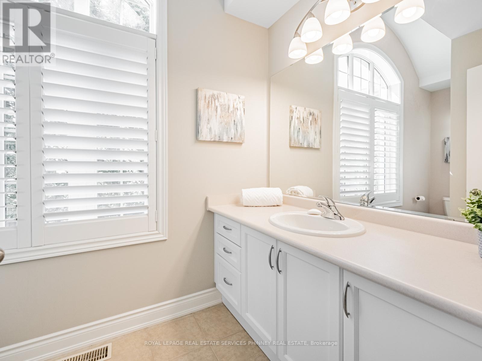 












130 INNVILLE CRESCENT

,
Oakville,




Ontario
L6L0B8

