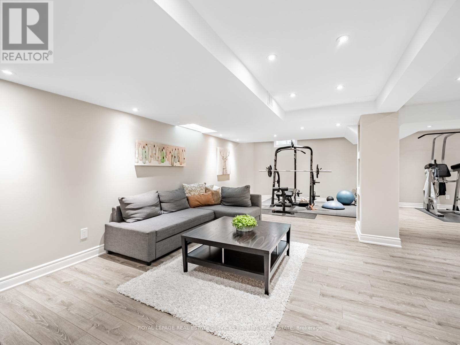 












130 INNVILLE CRESCENT

,
Oakville,




Ontario
L6L0B8

