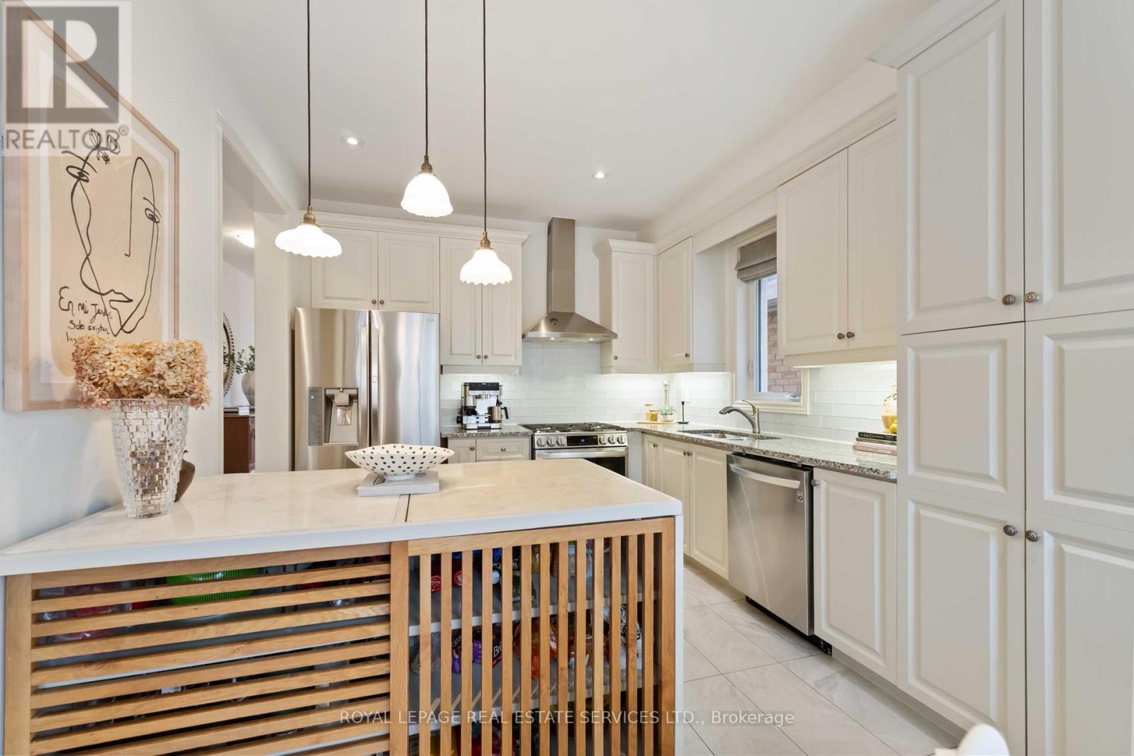 












28 BABCOCK STREET

,
Hamilton,




Ontario
L8B0S6

