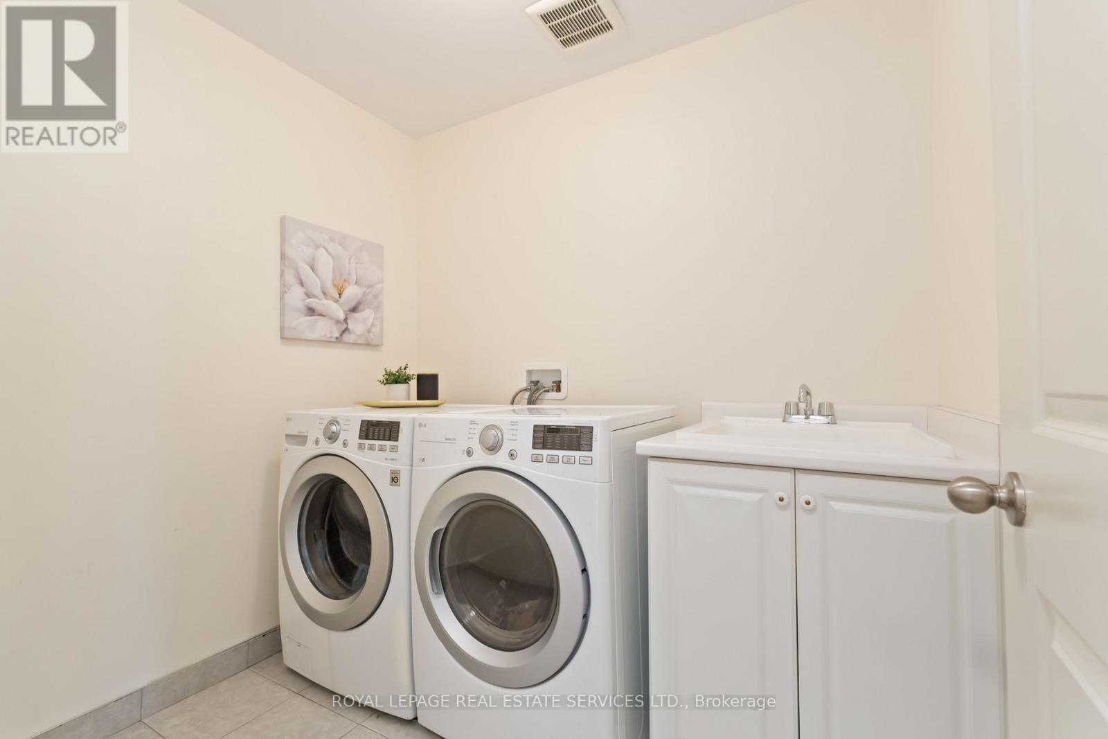 












28 BABCOCK STREET

,
Hamilton,




Ontario
L8B0S6

