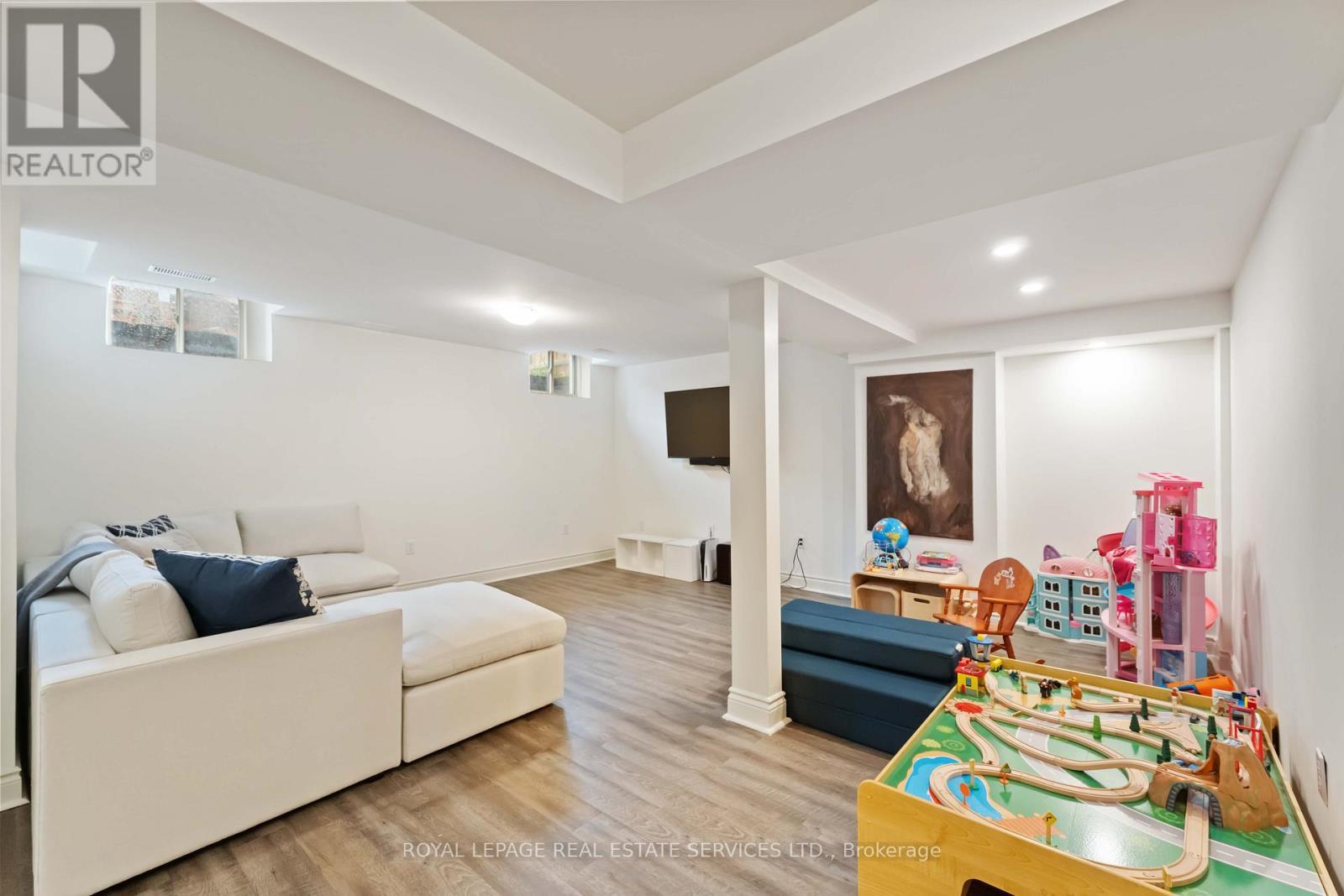 












28 BABCOCK STREET

,
Hamilton,




Ontario
L8B0S6

