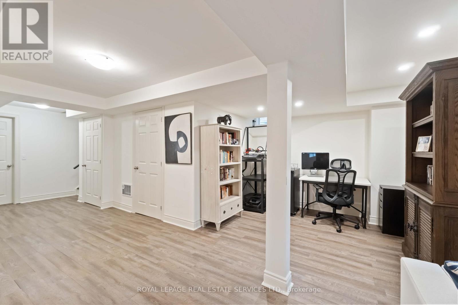 












28 BABCOCK STREET

,
Hamilton,




Ontario
L8B0S6

