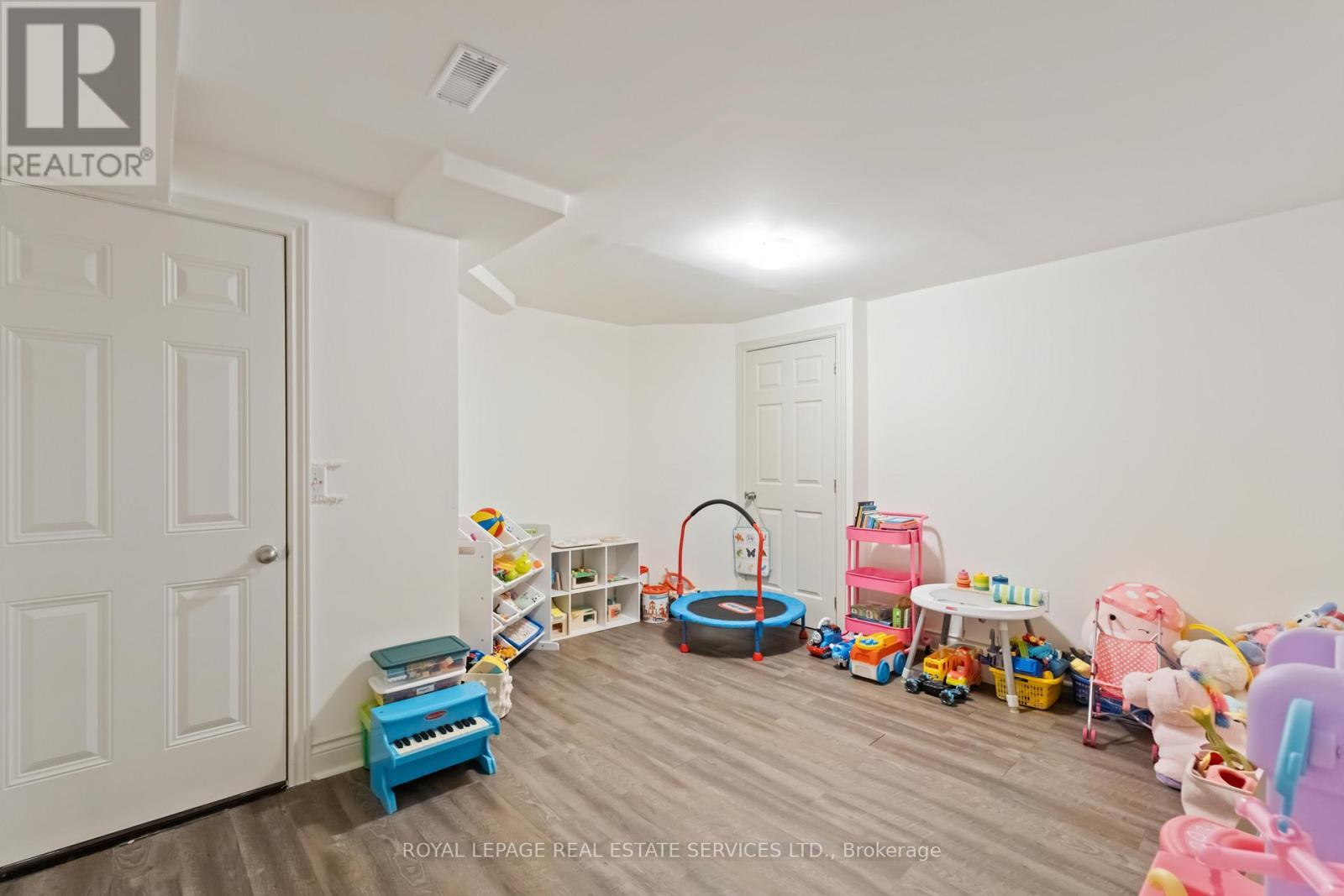 












28 BABCOCK STREET

,
Hamilton,




Ontario
L8B0S6

