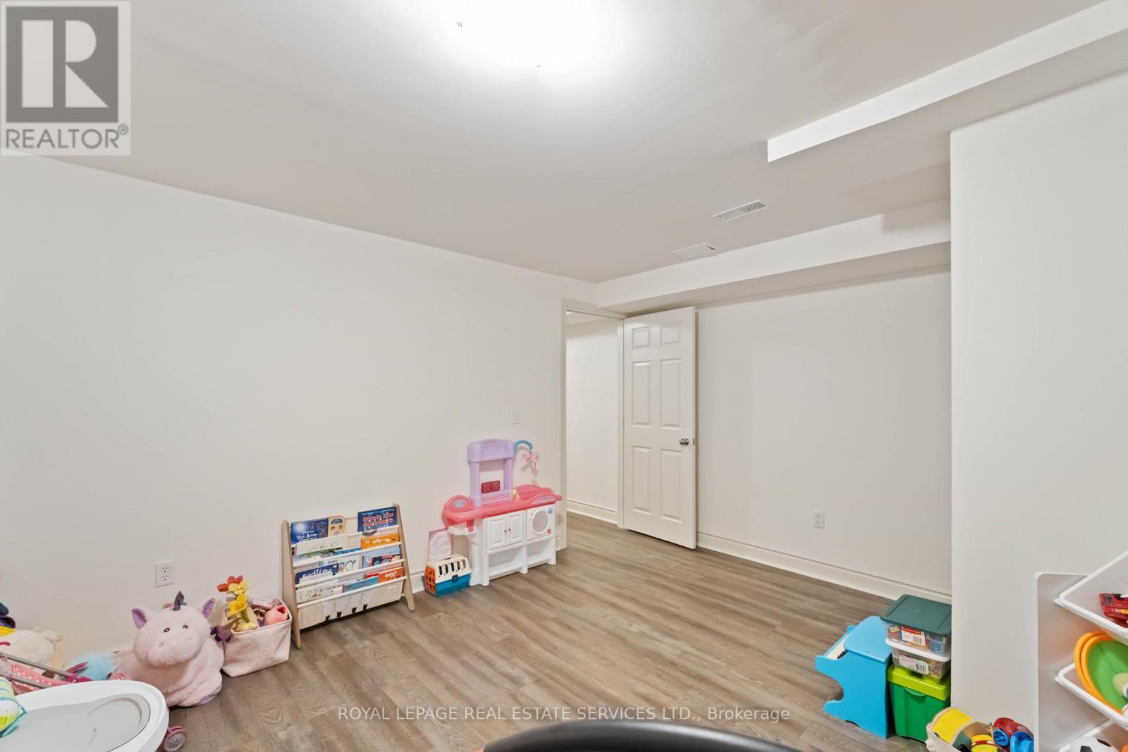 












28 BABCOCK STREET

,
Hamilton,




Ontario
L8B0S6

