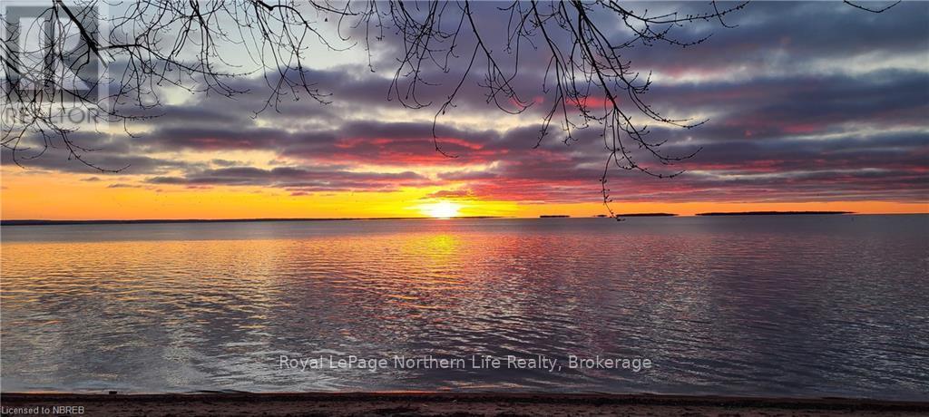 












581 BANNER AVENUE

,
North Bay (Ferris),




Ontario
P1A1X7

