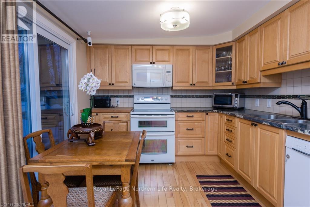 












581 BANNER AVENUE

,
North Bay (Ferris),




Ontario
P1A1X7

