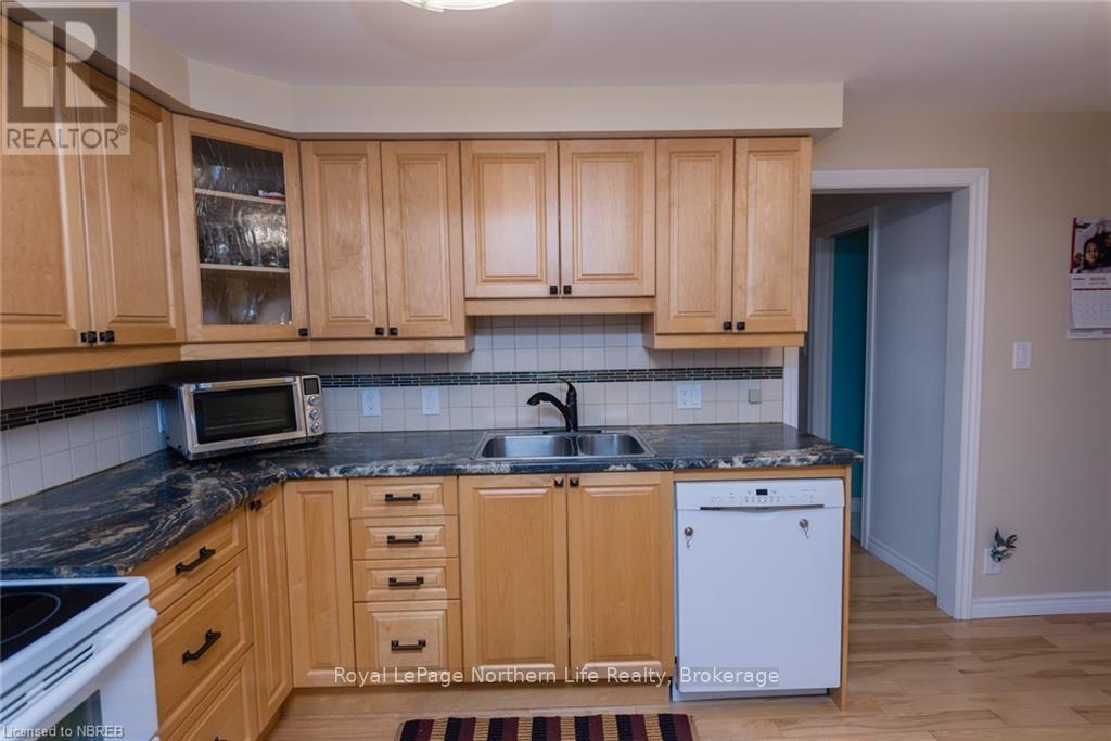 












581 BANNER AVENUE

,
North Bay (Ferris),




Ontario
P1A1X7

