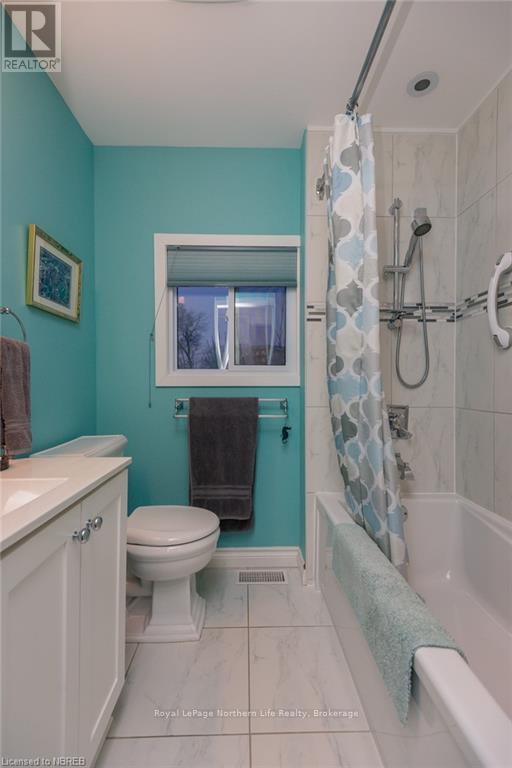 












581 BANNER AVENUE

,
North Bay (Ferris),




Ontario
P1A1X7

