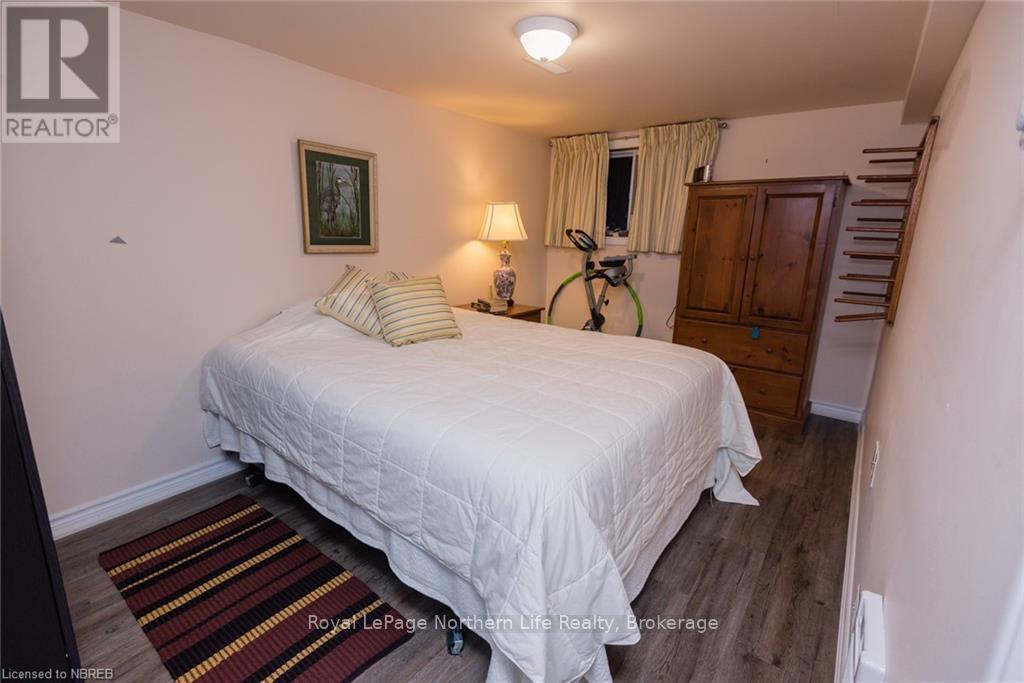 












581 BANNER AVENUE

,
North Bay (Ferris),




Ontario
P1A1X7

