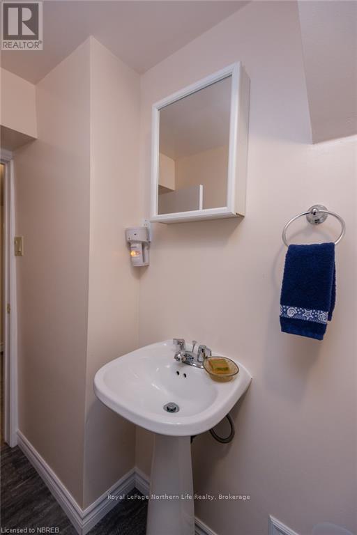 












581 BANNER AVENUE

,
North Bay (Ferris),




Ontario
P1A1X7

