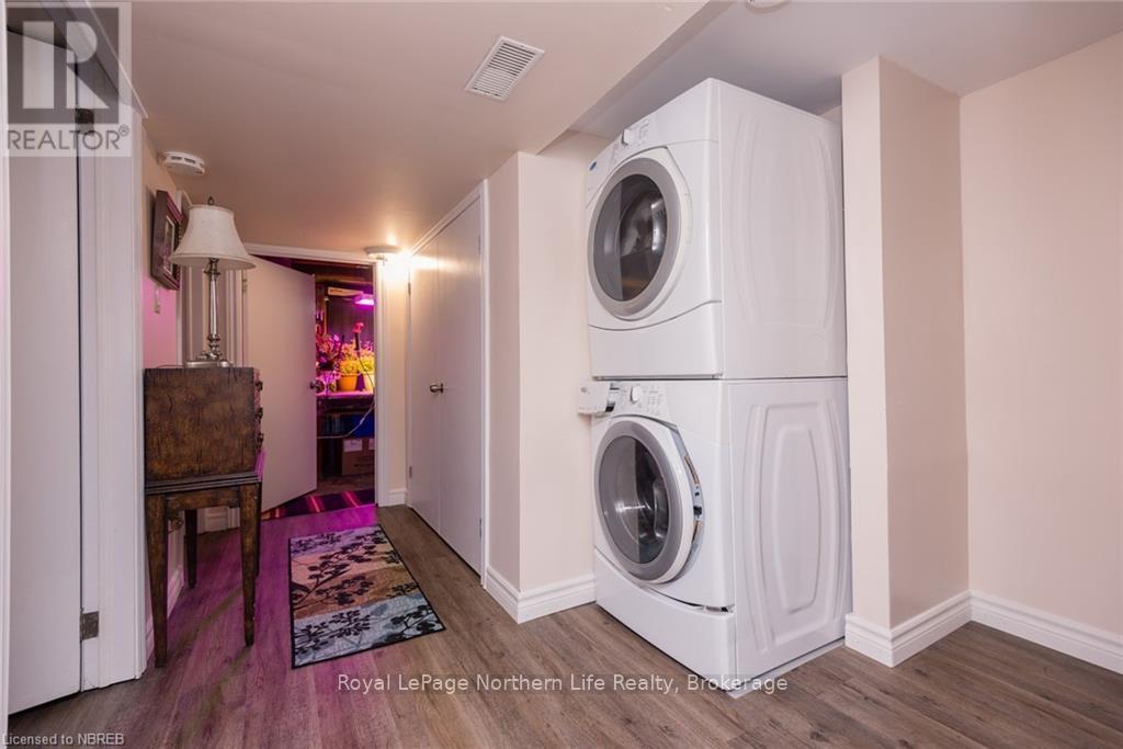 












581 BANNER AVENUE

,
North Bay (Ferris),




Ontario
P1A1X7

