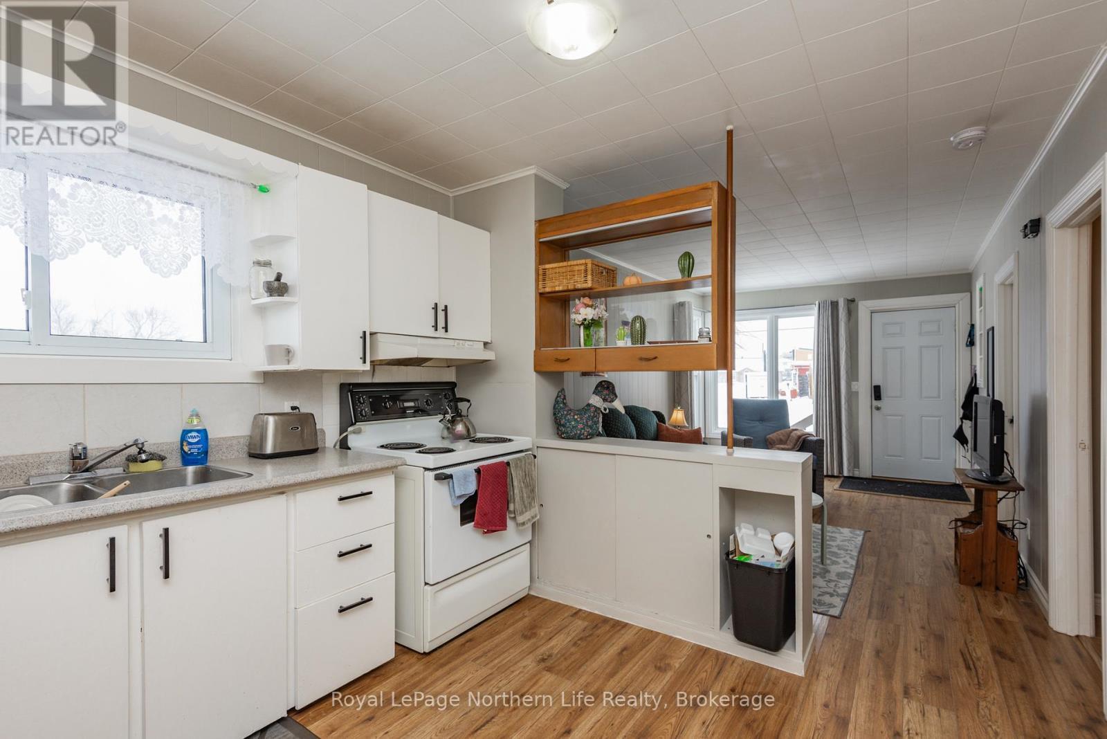 












581 BANNER AVENUE

,
North Bay (Ferris),




Ontario
P1A1X7

