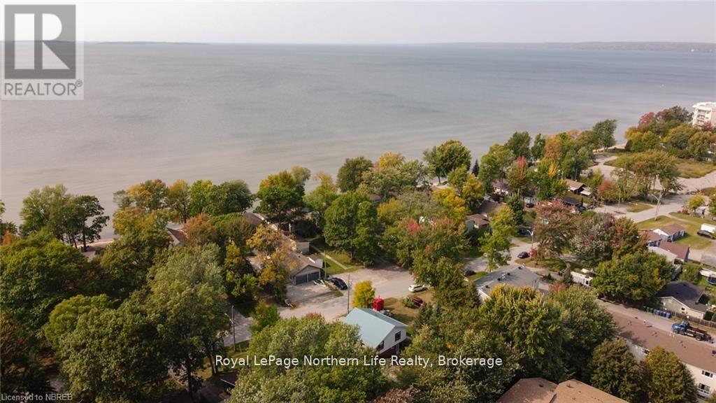 












581 BANNER AVENUE

,
North Bay (Ferris),




Ontario
P1A1X7

