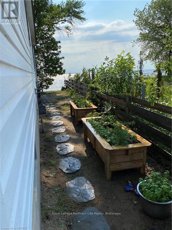 












581 BANNER AVENUE

,
North Bay (Ferris),




Ontario
P1A1X7

