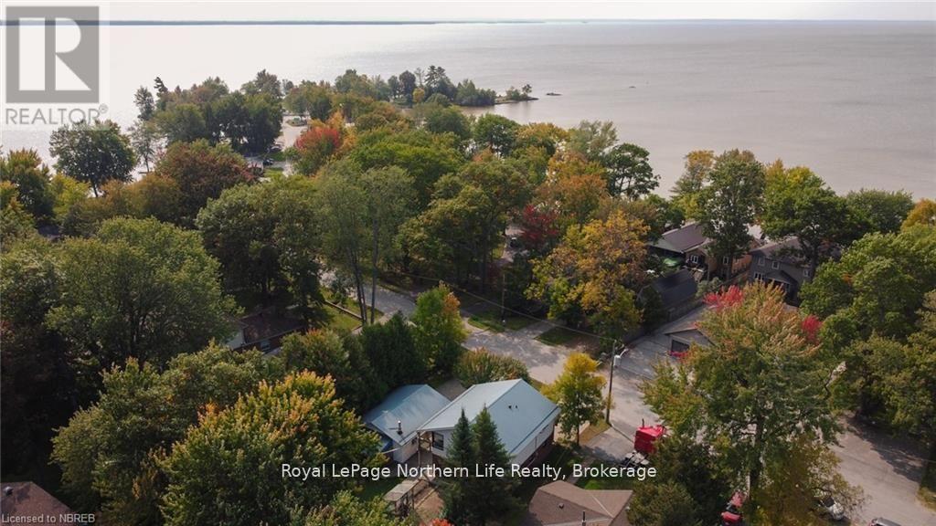 












581 BANNER AVENUE

,
North Bay (Ferris),




Ontario
P1A1X7

