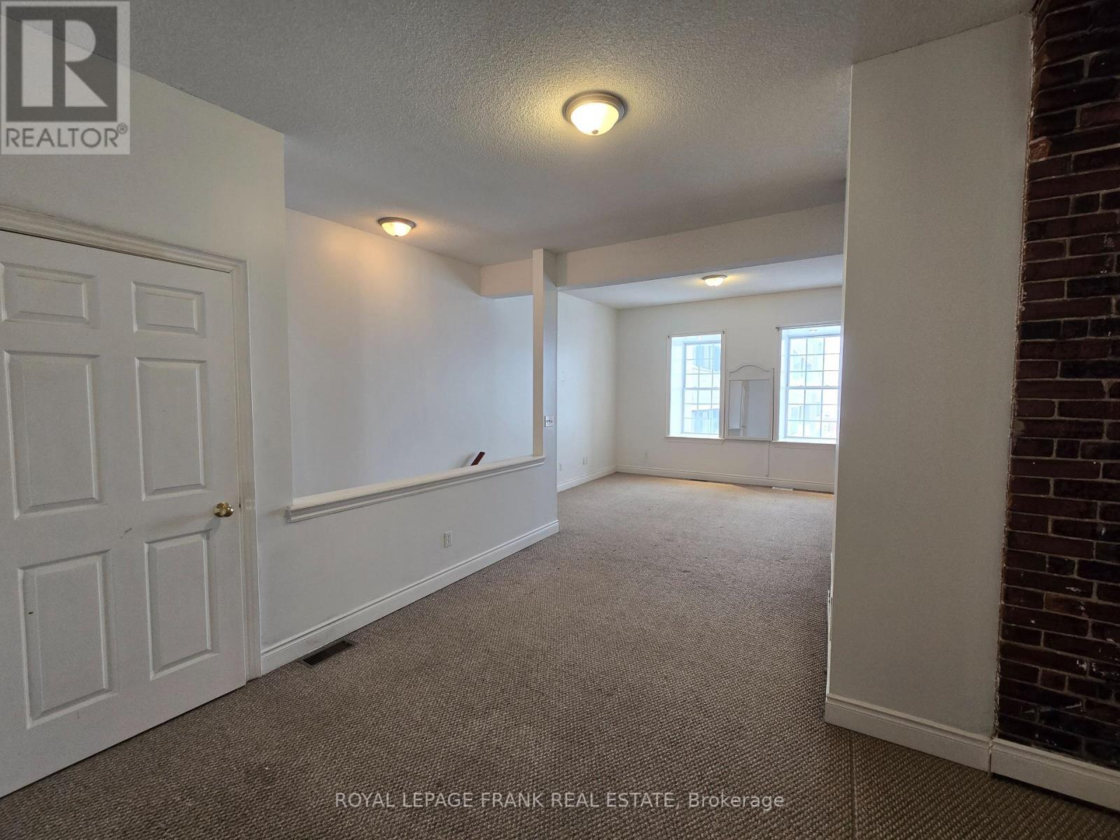 












205 - 54 KING STREET E

,
Clarington (Bowmanville),




Ontario
L1C1N3

