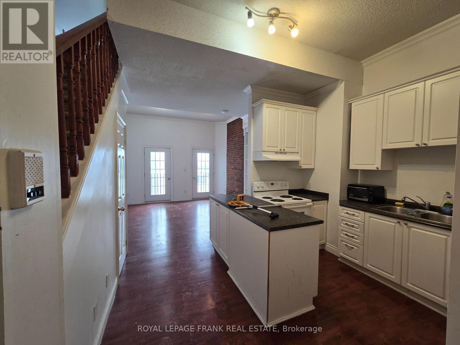 












205 - 54 KING STREET E

,
Clarington (Bowmanville),




Ontario
L1C1N3

