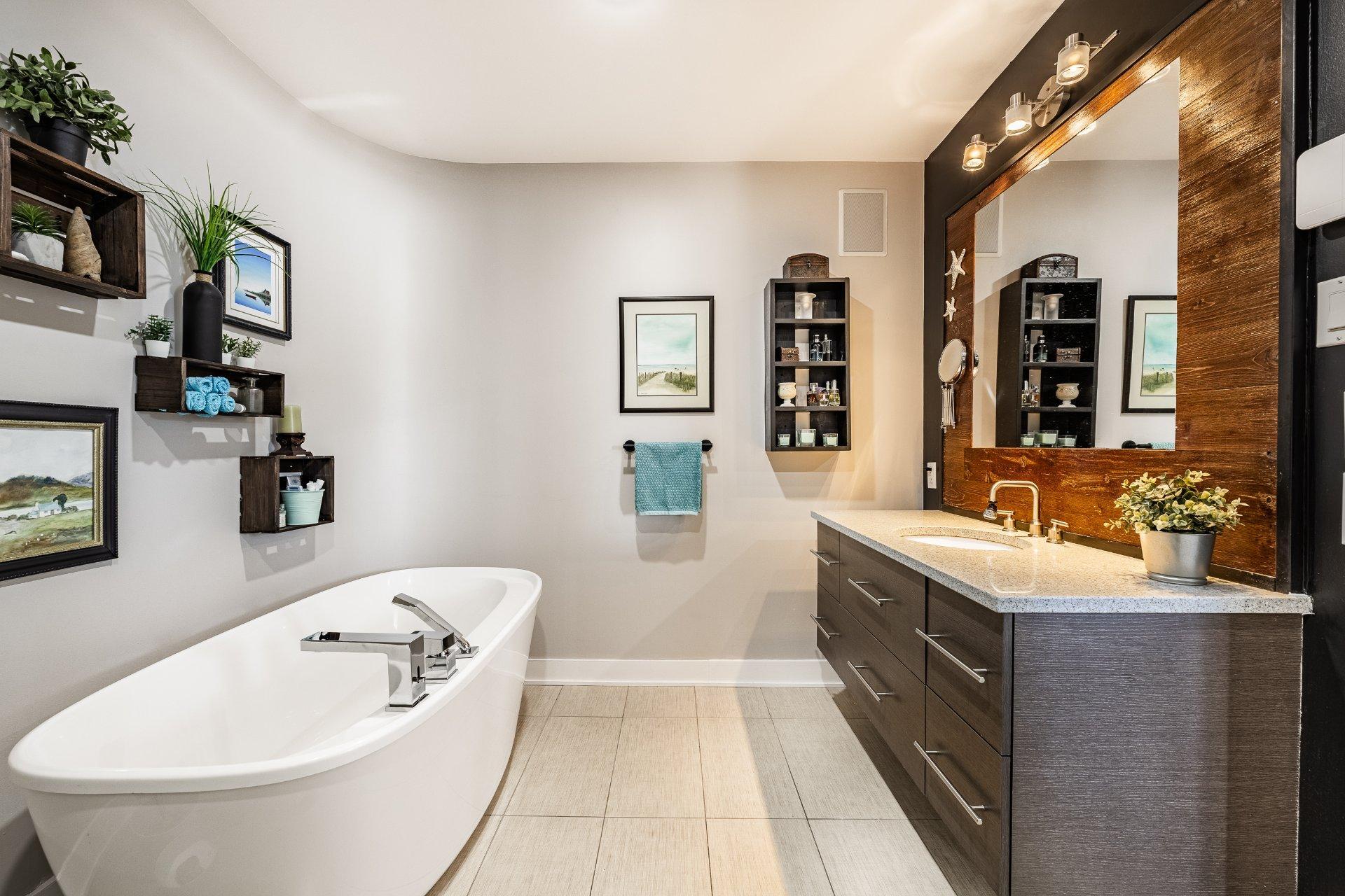 









1705


Boul. Lebel

, 102,
Chambly,




QC
J3L0S3

