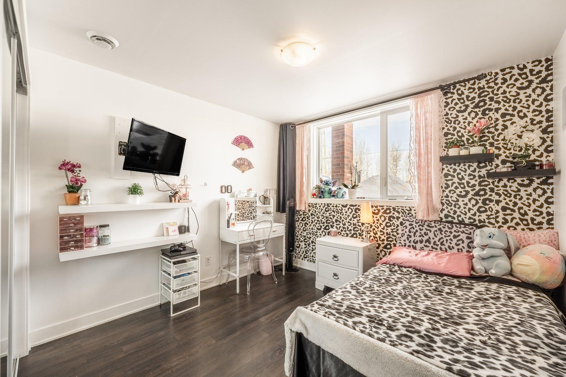 









1705


Boul. Lebel

, 102,
Chambly,




QC
J3L0S3

