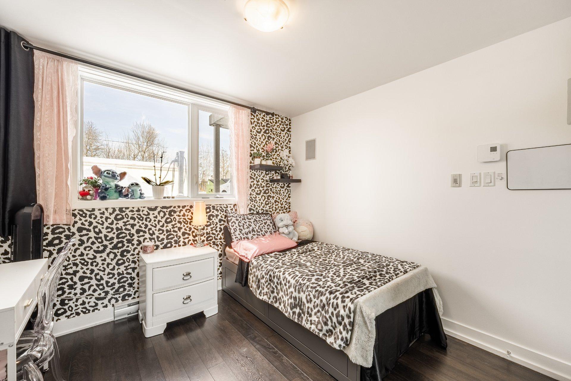 









1705


Boul. Lebel

, 102,
Chambly,




QC
J3L0S3

