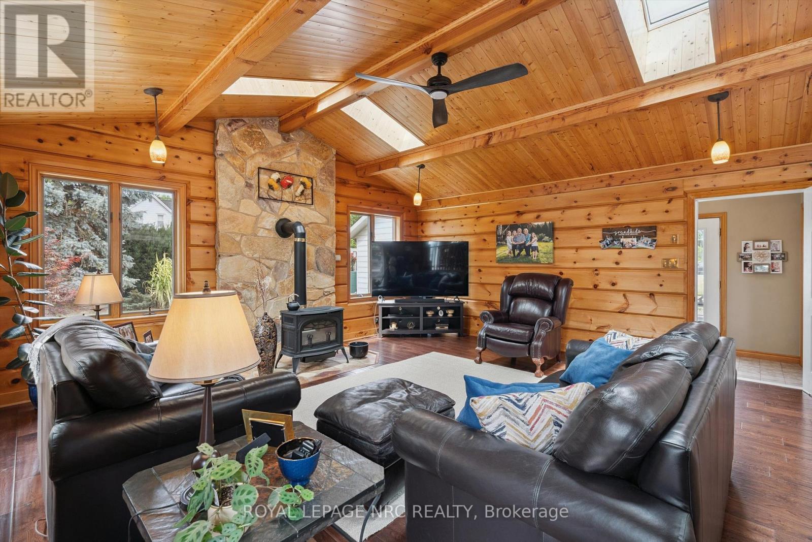 












1287 THIRD STREET

,
St. Catharines (Rural Port),




Ontario
L2R6P9

