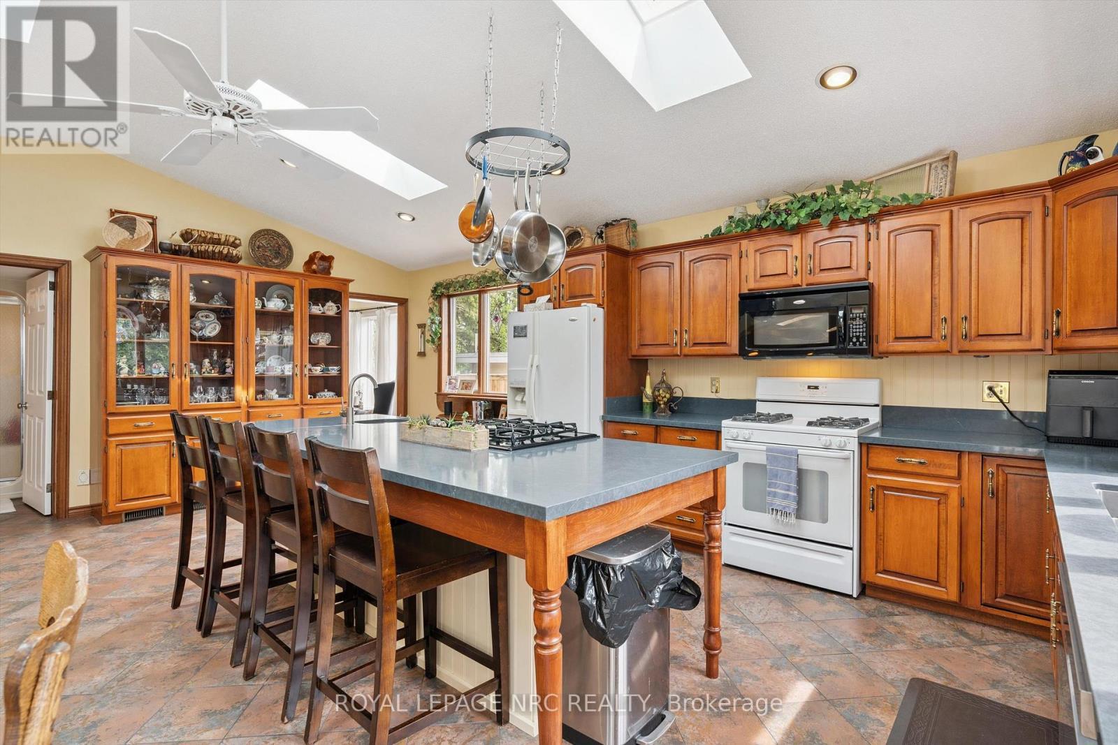 












1287 THIRD STREET

,
St. Catharines (Rural Port),




Ontario
L2R6P9

