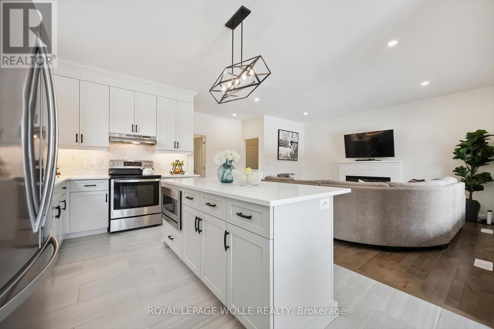 












138 WOODBERRY CRESCENT

,
Woolwich,




Ontario
N3B0E5

