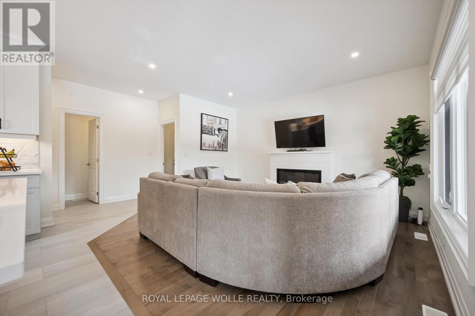 












138 WOODBERRY CRESCENT

,
Woolwich,




Ontario
N3B0E5

