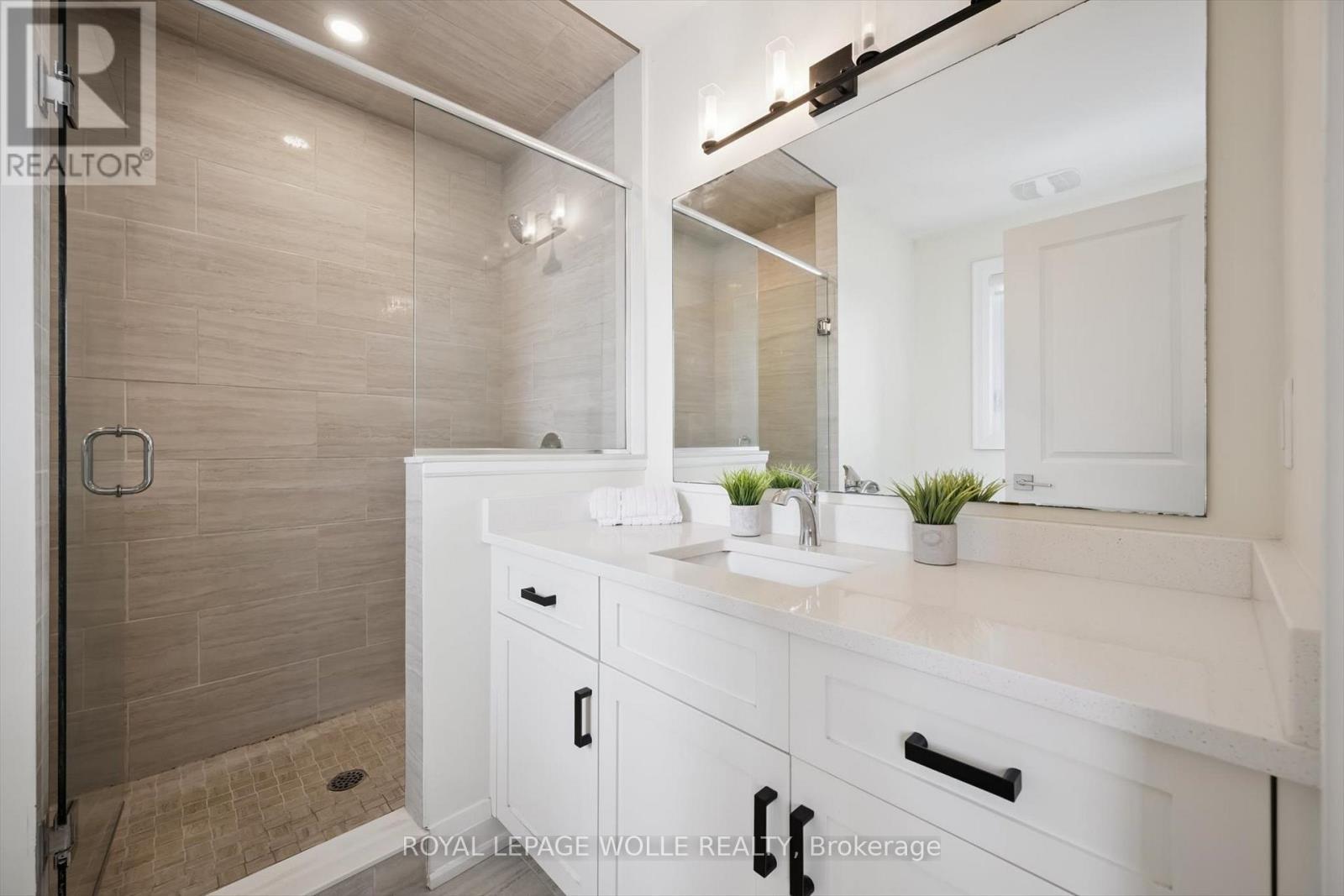 












138 WOODBERRY CRESCENT

,
Woolwich,




Ontario
N3B0E5

