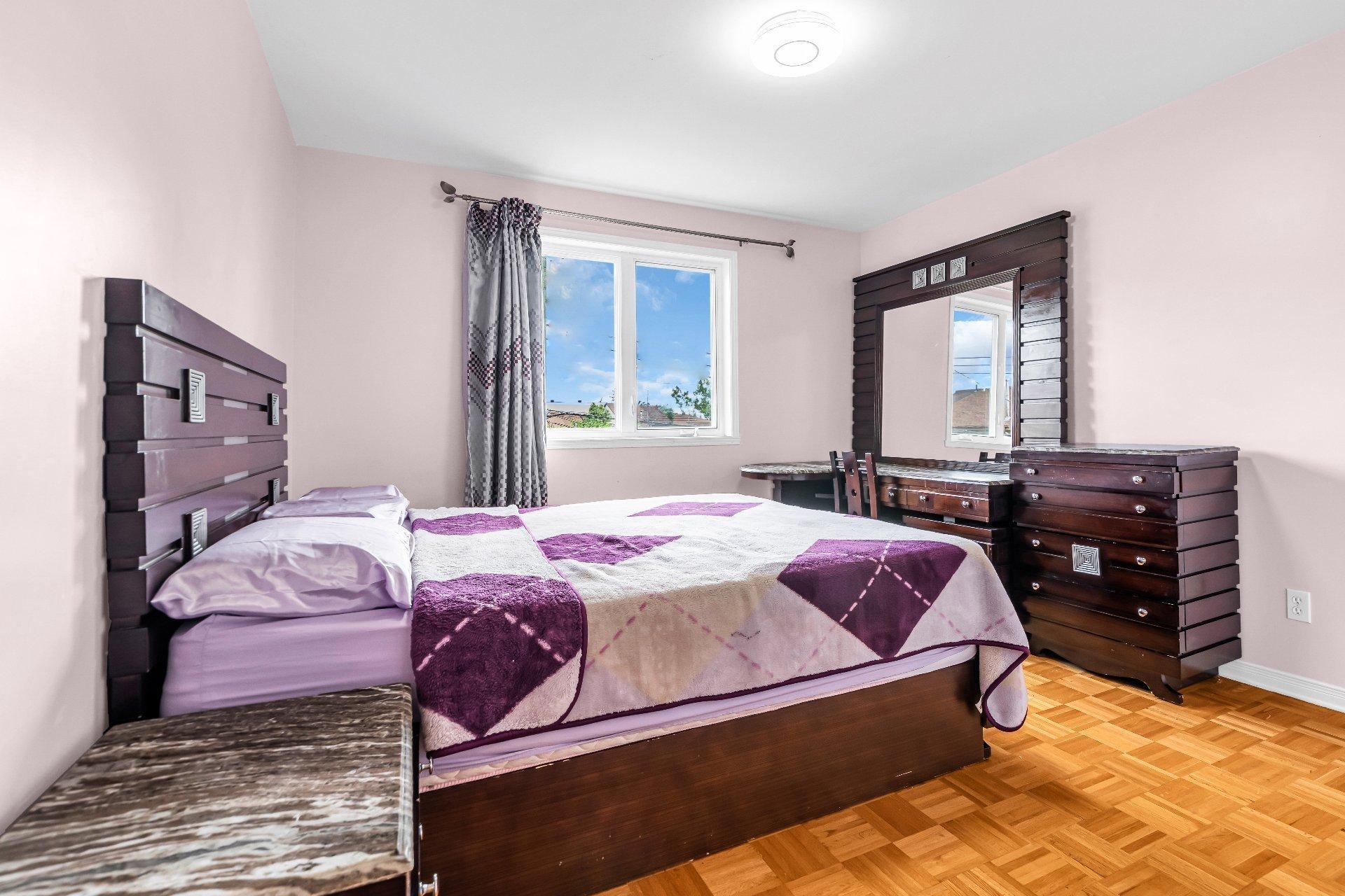 









5018


Rue Périard

,
Montréal (Pierrefonds-Roxboro),




QC
H9J4E2

