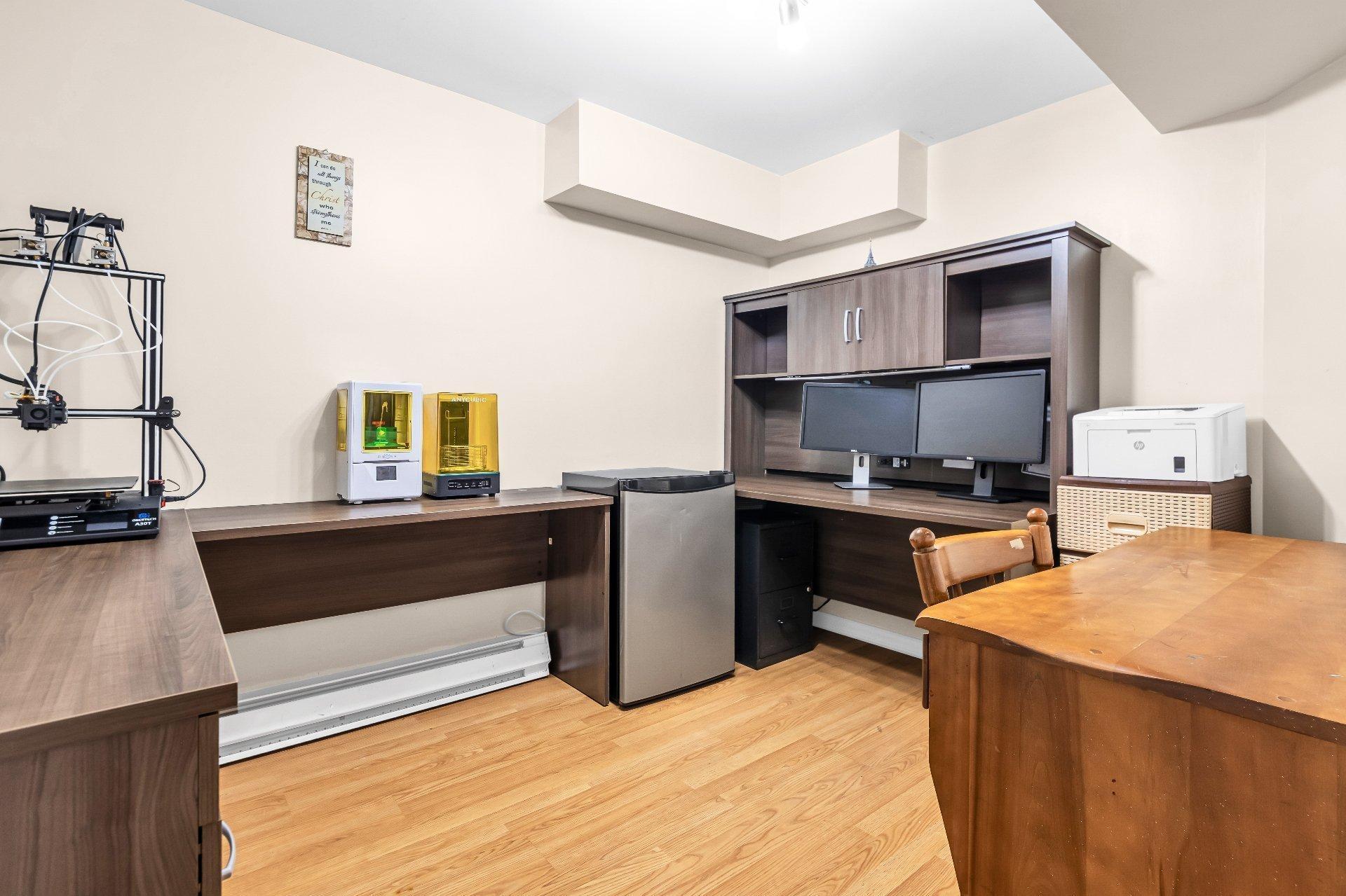 









5018


Rue Périard

,
Montréal (Pierrefonds-Roxboro),




QC
H9J4E2

