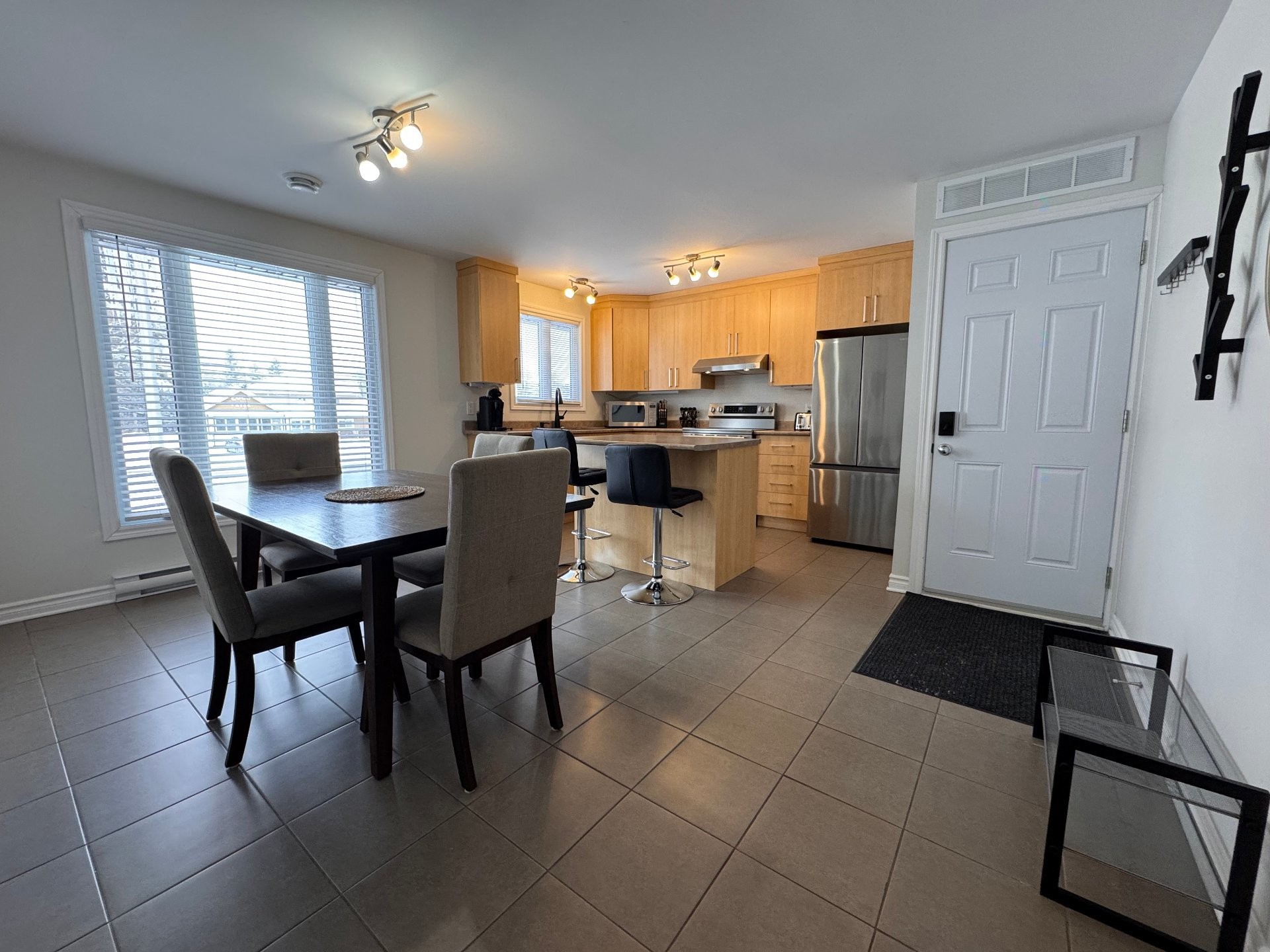 









1196


Boul. Maloney E.

,
Gatineau (Gatineau),




QC
J8P1H9

