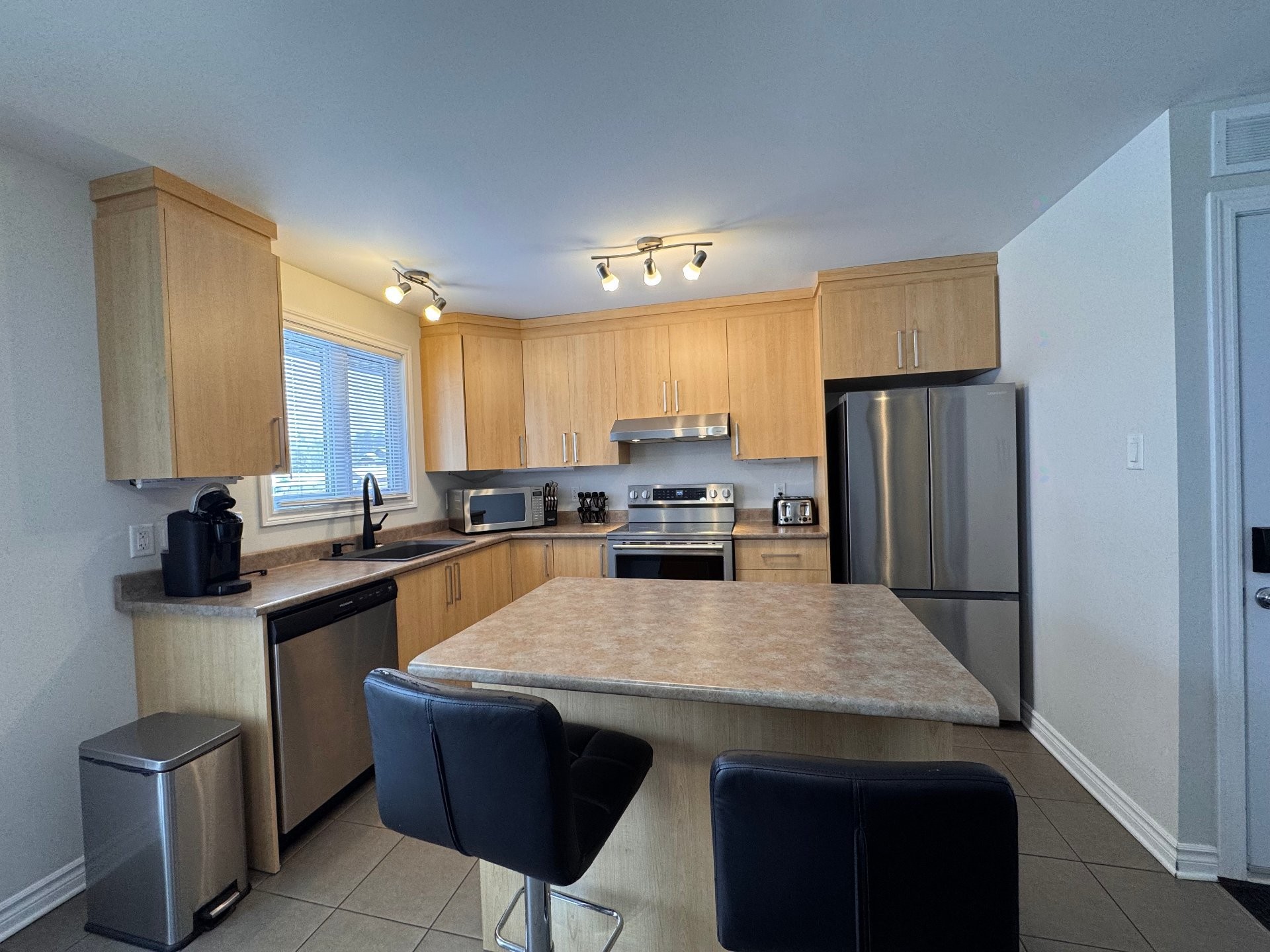 









1196


Boul. Maloney E.

,
Gatineau (Gatineau),




QC
J8P1H9

