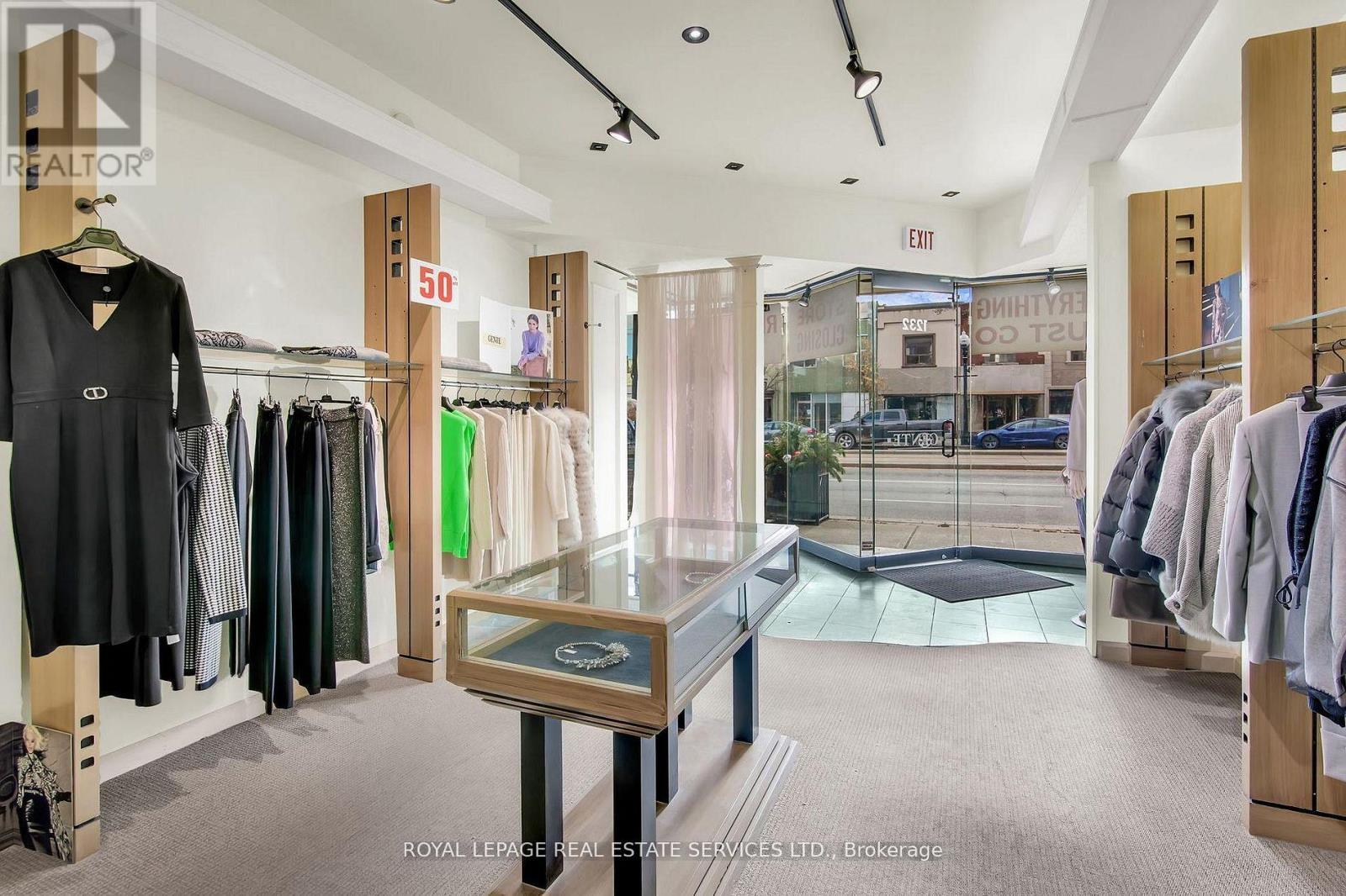 












1232 ST CLAIR AVENUE W

,
Toronto,




Ontario
M6E1B7

