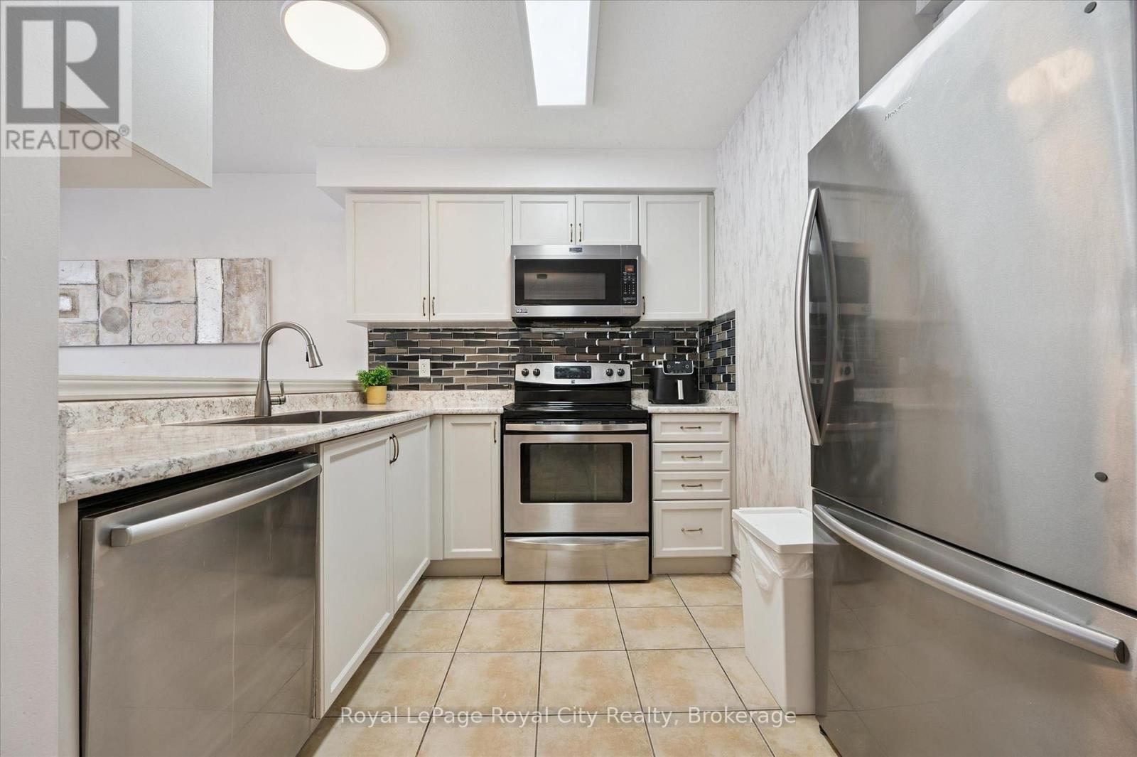 












91 LAMBETH WAY

,
Guelph (Pineridge/Westminster Woods),




Ontario
N1L0H1

