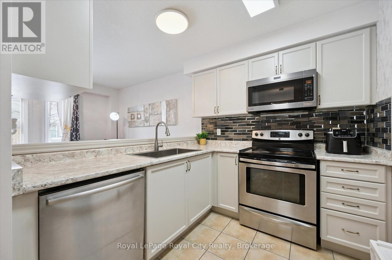 












91 LAMBETH WAY

,
Guelph (Pineridge/Westminster Woods),




Ontario
N1L0H1

