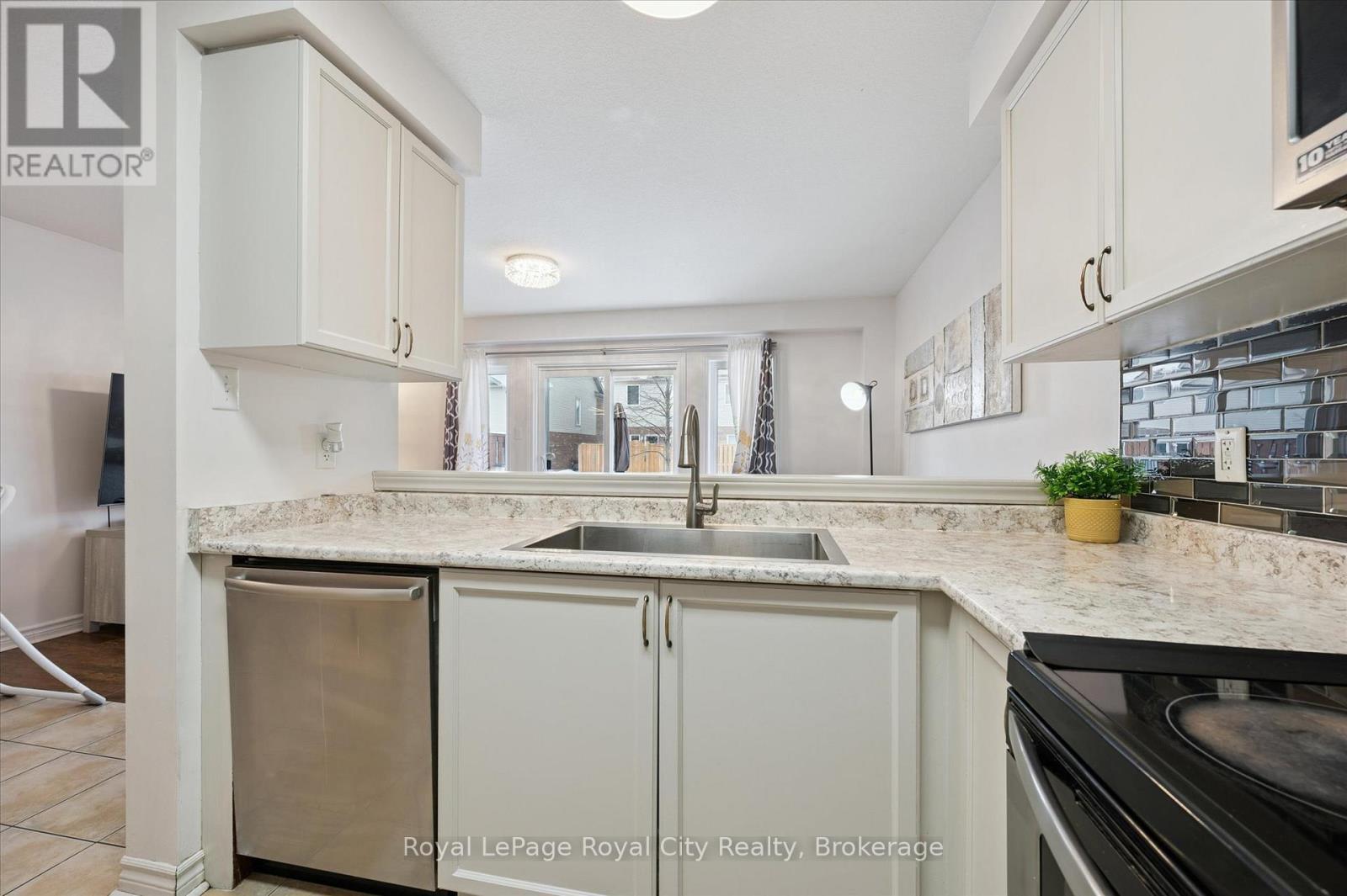 












91 LAMBETH WAY

,
Guelph (Pineridge/Westminster Woods),




Ontario
N1L0H1

