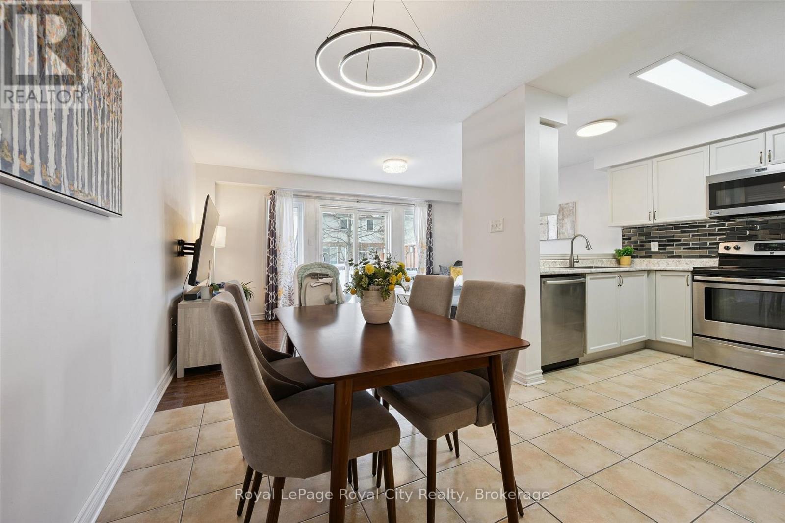 












91 LAMBETH WAY

,
Guelph (Pineridge/Westminster Woods),




Ontario
N1L0H1

