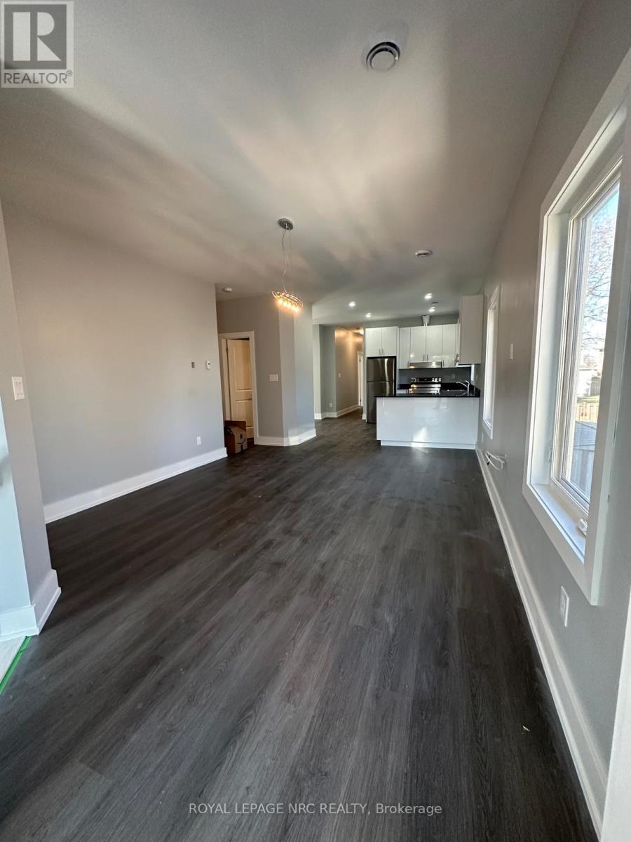 












58 GRIFFITH STREET

,
Welland (Welland Downtown),




Ontario
L3B4G6

