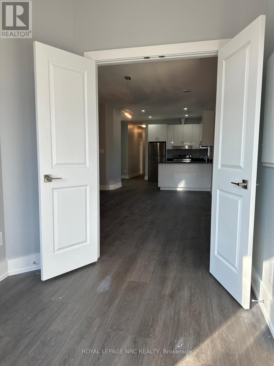 












58 GRIFFITH STREET

,
Welland (Welland Downtown),




Ontario
L3B4G6

