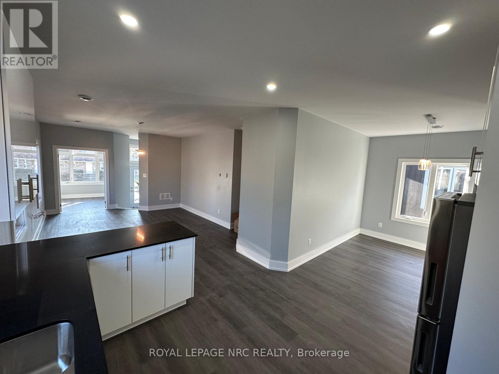 












58 GRIFFITH STREET

,
Welland (Welland Downtown),




Ontario
L3B4G6

