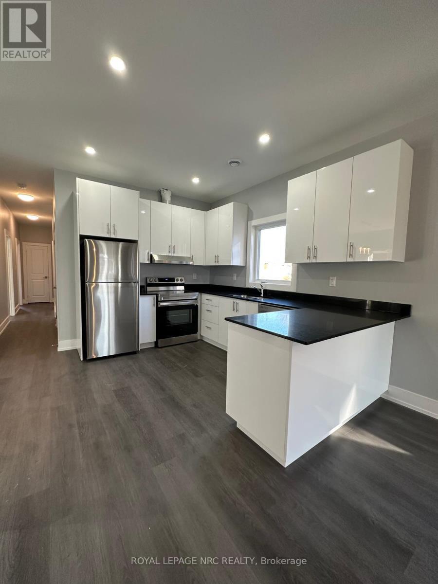 












58 GRIFFITH STREET

,
Welland (Welland Downtown),




Ontario
L3B4G6

